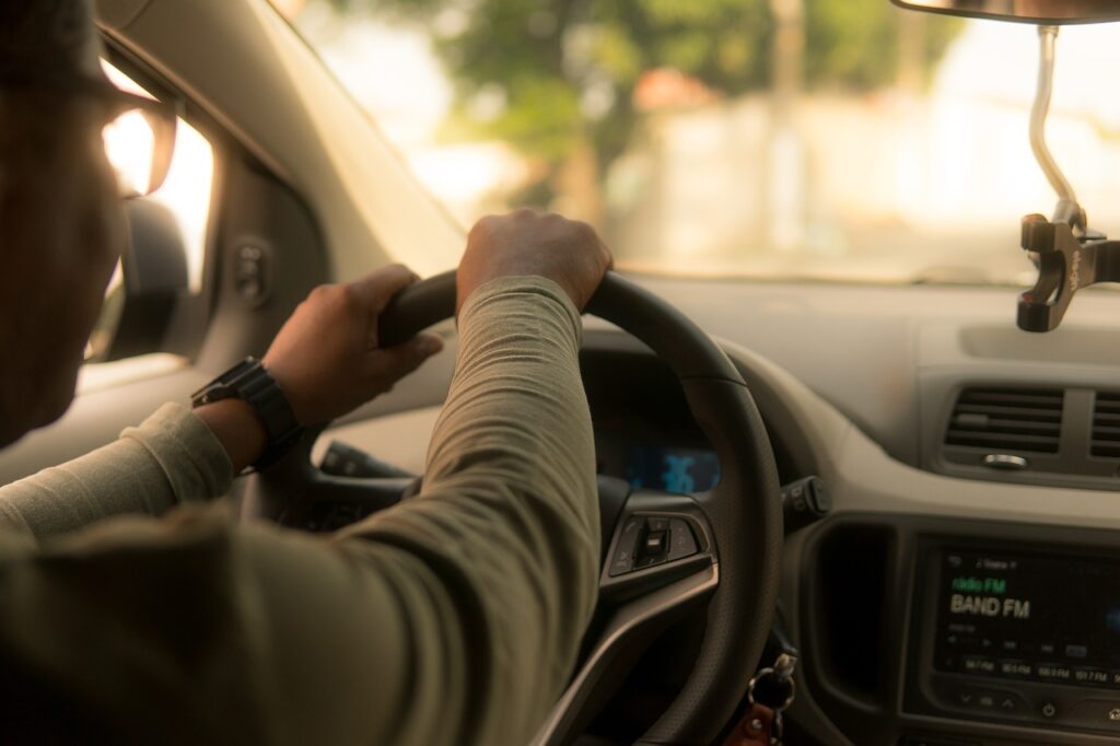 Uber Eatsの副業でいくら稼げるのか徹底解説しますか？